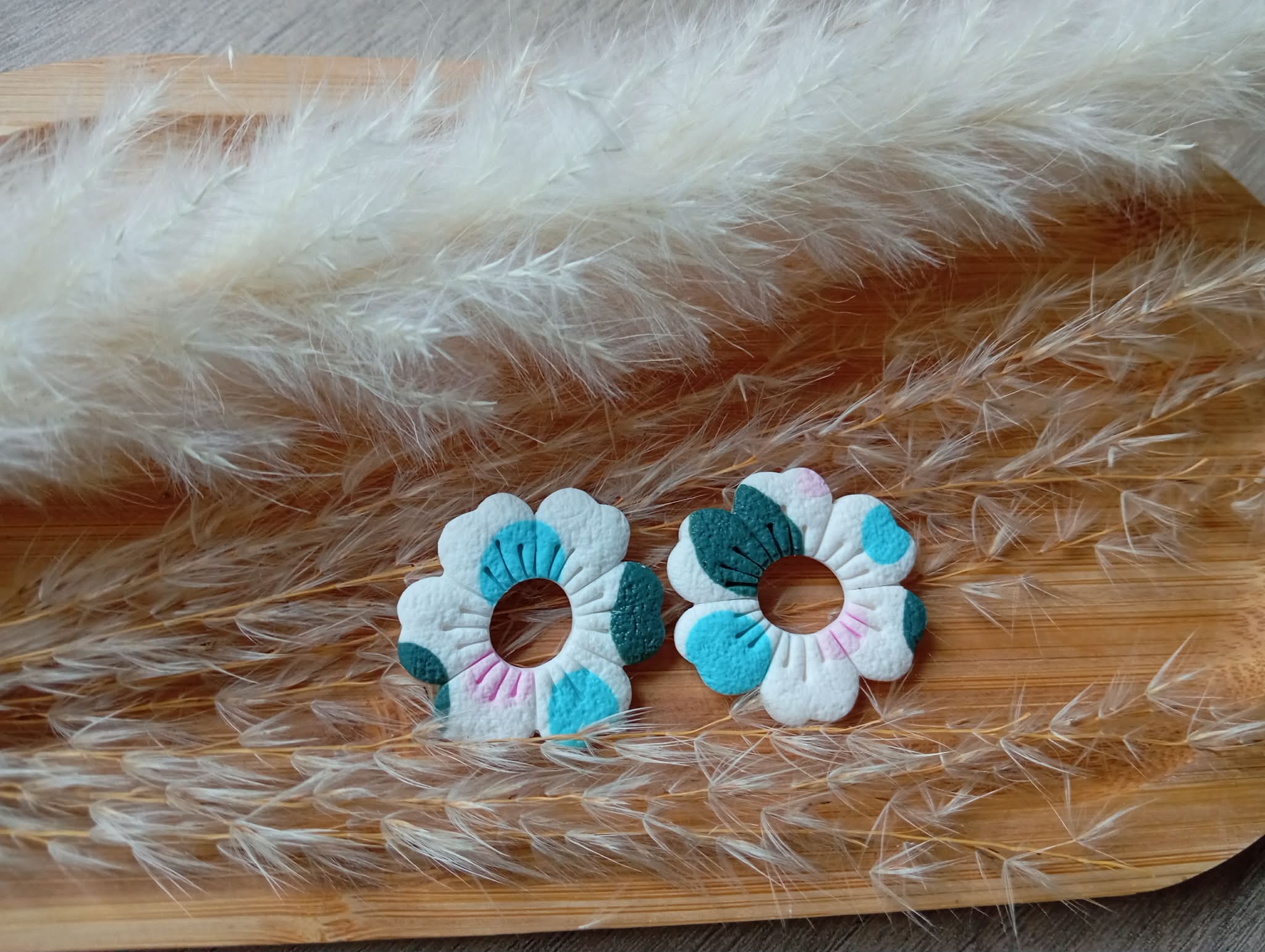 Manon rose, bleu, vert
